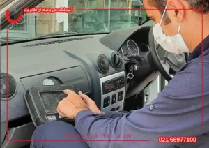 فردی در حال کار با دستگاه دیاگ در آموزش تنظیم موتور ( تون آپ)
