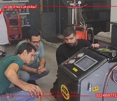 اموزش تعویض روغن گیریبکس اتومات در اموزشگاه سرویس و نگهداری خودرو و تعویض روغنی نشان برتر