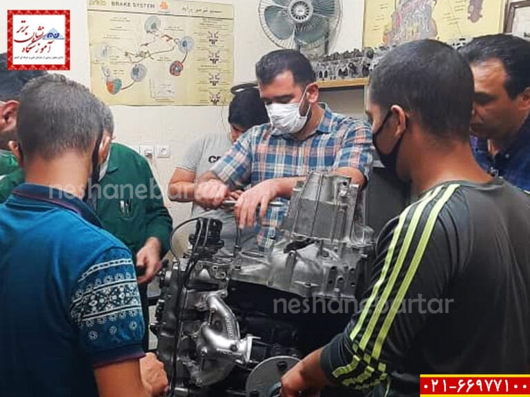 تصویری از هنرجویان متقاضی دیپلم مکانیک خودرو (دیپلم تعمیر موتور و برق خودرو )