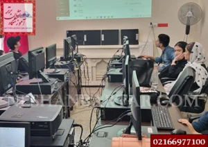 تصویری از کلاس دیپلم کامپیوتر کار و دانش2