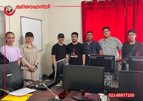 عکسی دسته جمعی از دوره آموزش ICDL نشان برتر