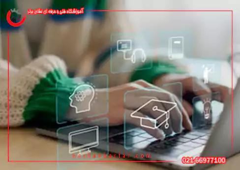 فردی در حال کار با کامپیوتر با آیکن های مربوط به دیپلم کامپیوتر